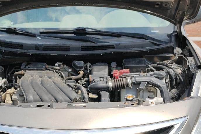 Nissan Sunny 2015 thumb 3