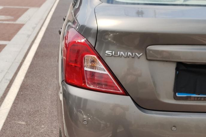 Nissan Sunny 2015 thumb 4