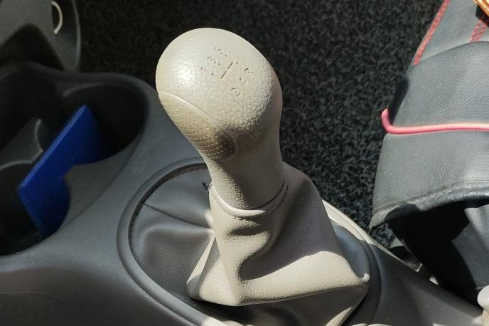 Nissan Sunny 2015 thumb 9
