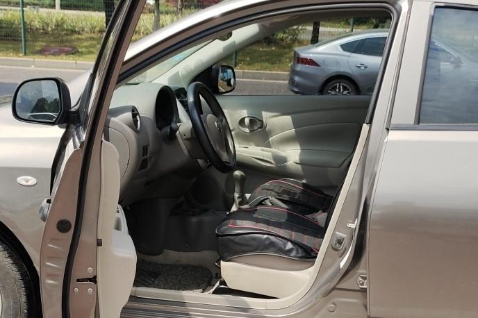 Nissan Sunny 2015 thumb 10