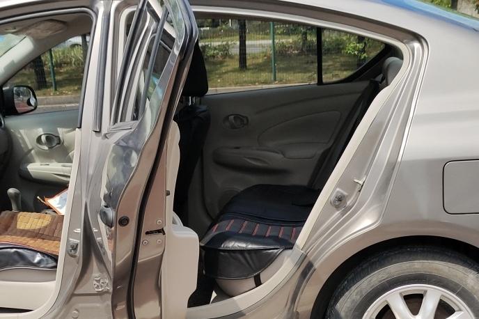 Nissan Sunny 2015 thumb 11