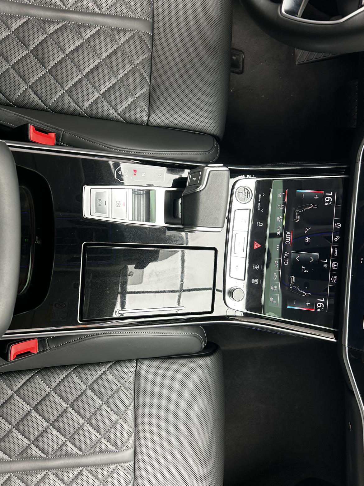 Audi A8 2023 thumb 10