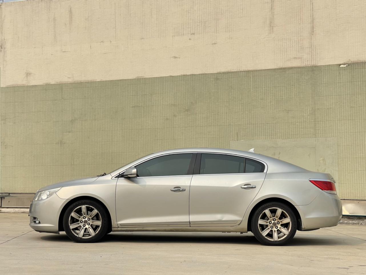 Buick LaCrosse 2010 thumb 2