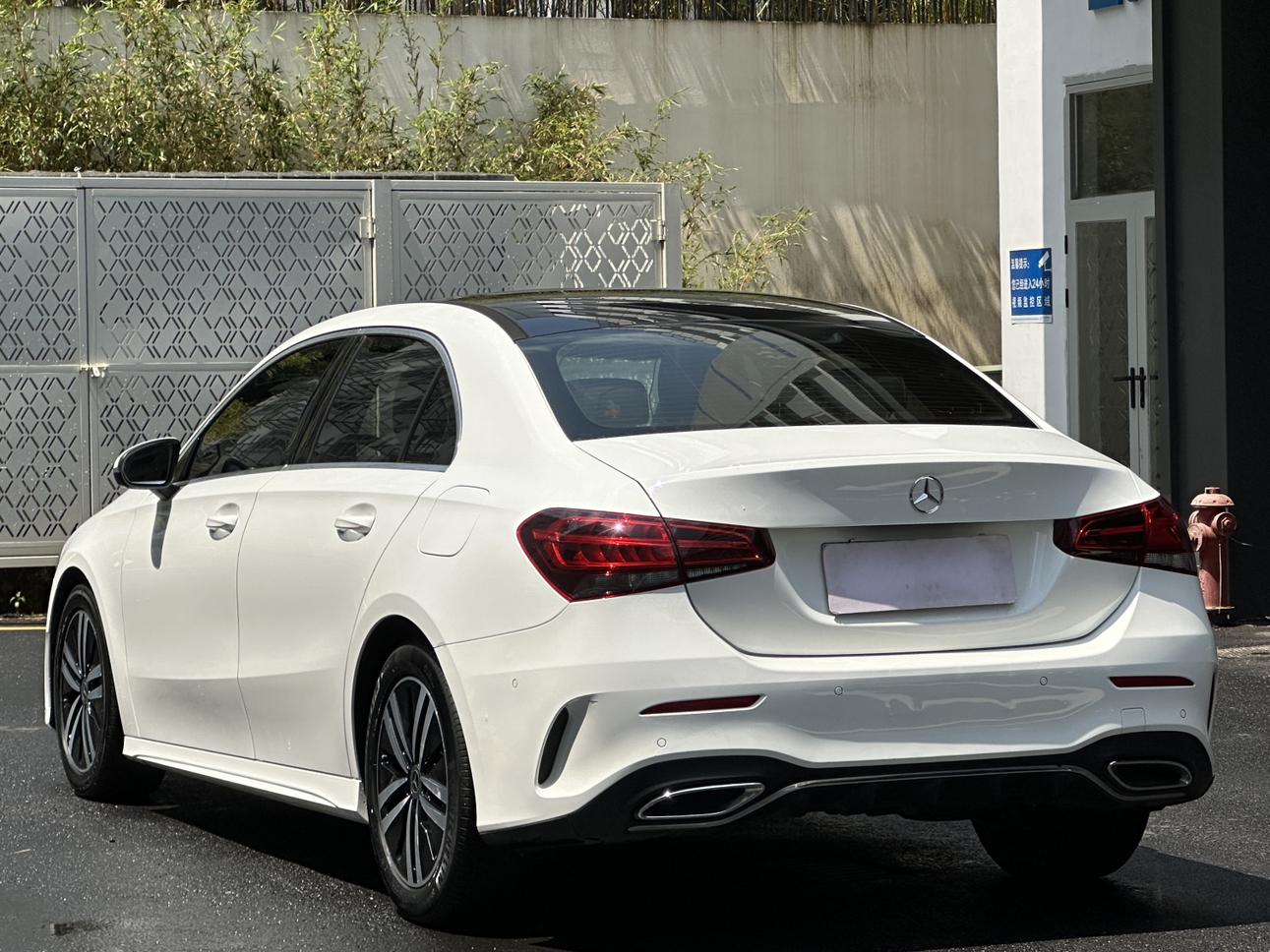 Mercedes-Benz A-Class 2019 thumb 2