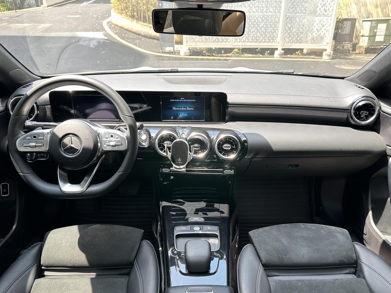 Mercedes-Benz A-Class 2019 thumb 8