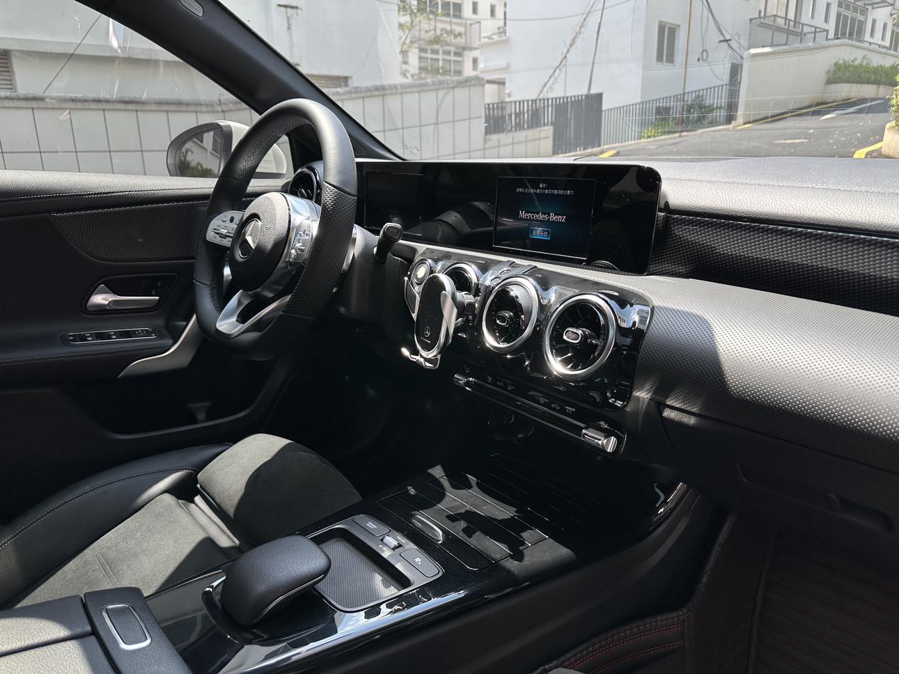 Mercedes-Benz A-Class 2019 thumb 11