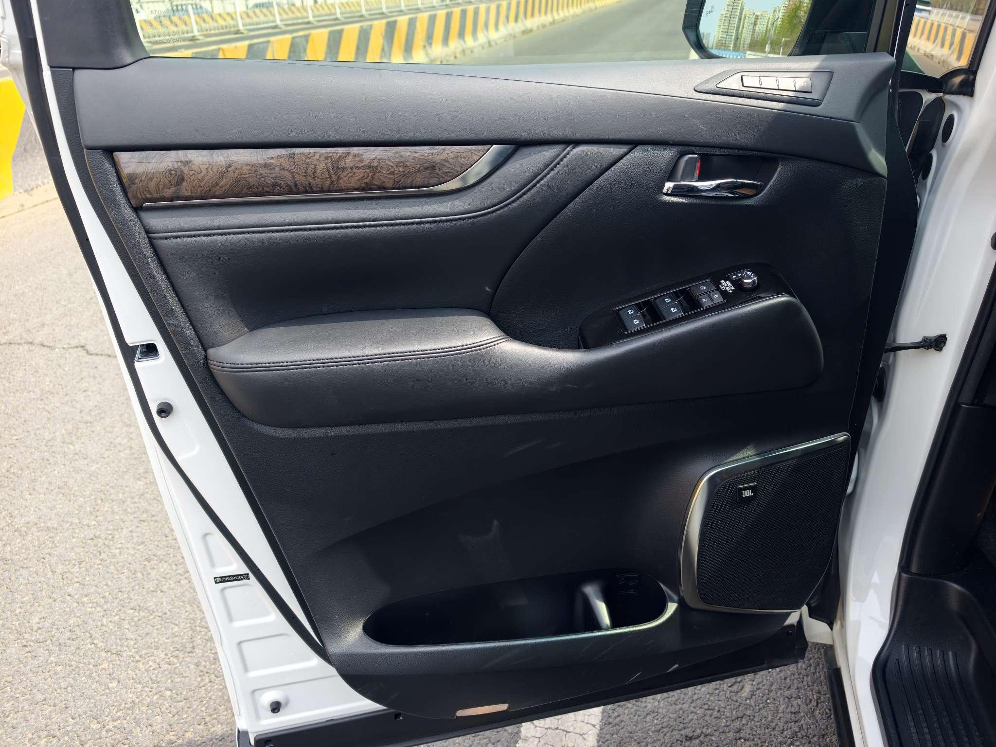 Toyota Alphard 2020 thumb 7