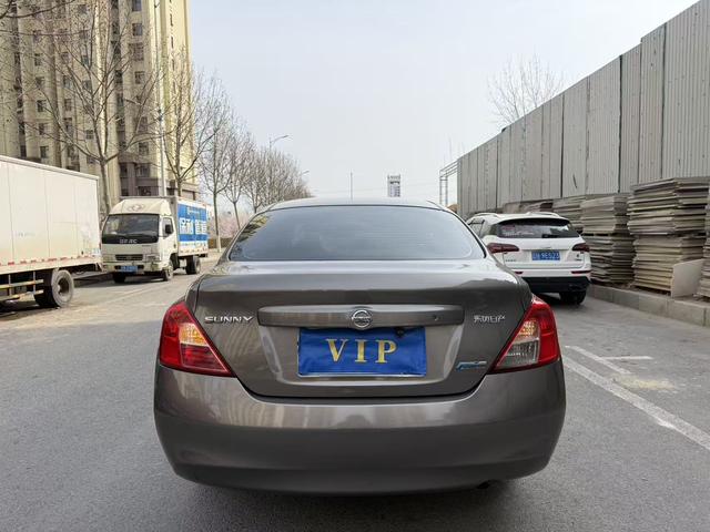 Nissan Sunny 2011 thumb 3