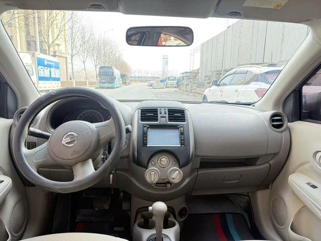 Nissan Sunny 2011 thumb 5