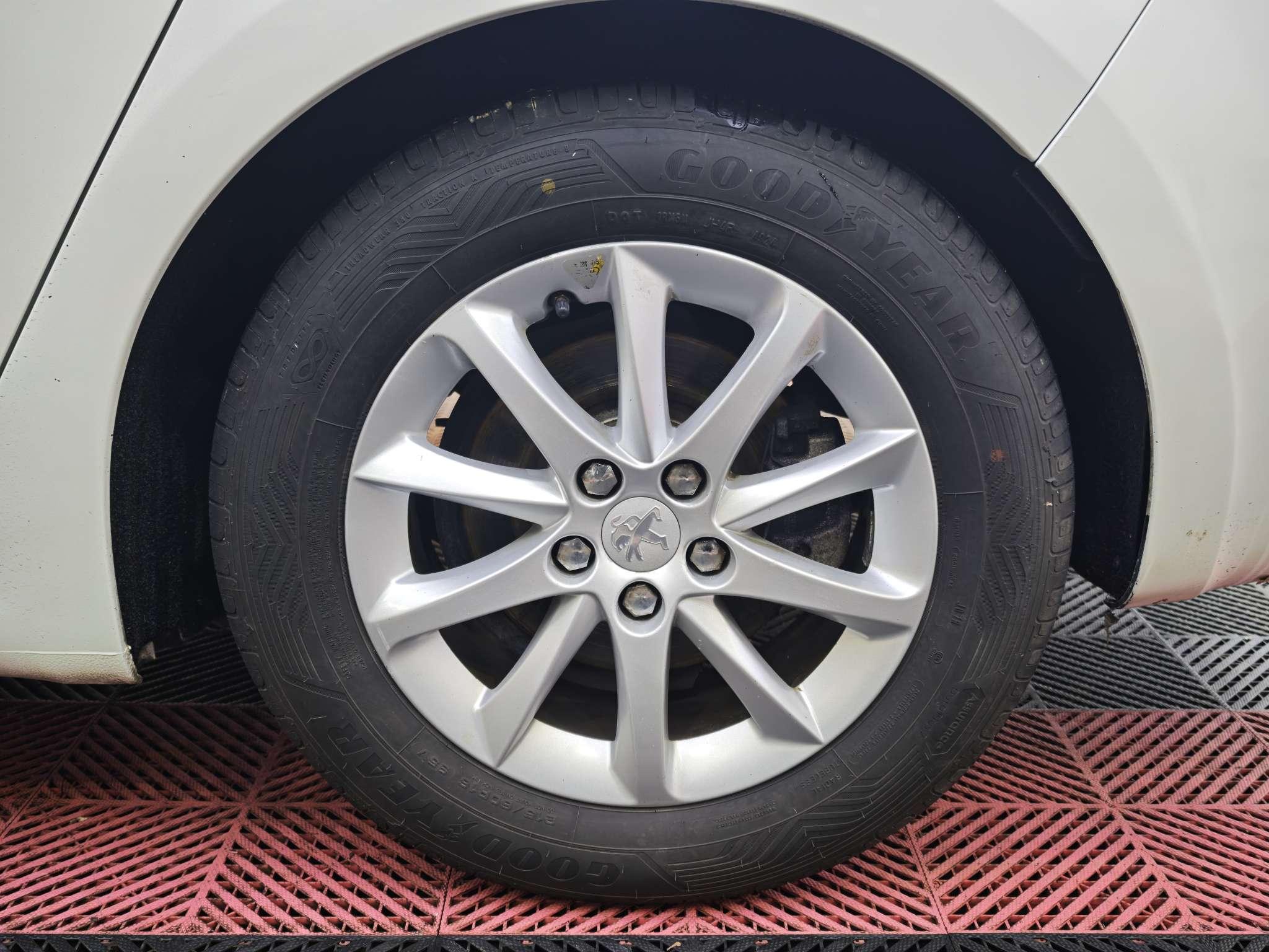 Peugeot 508 2013 thumb 5