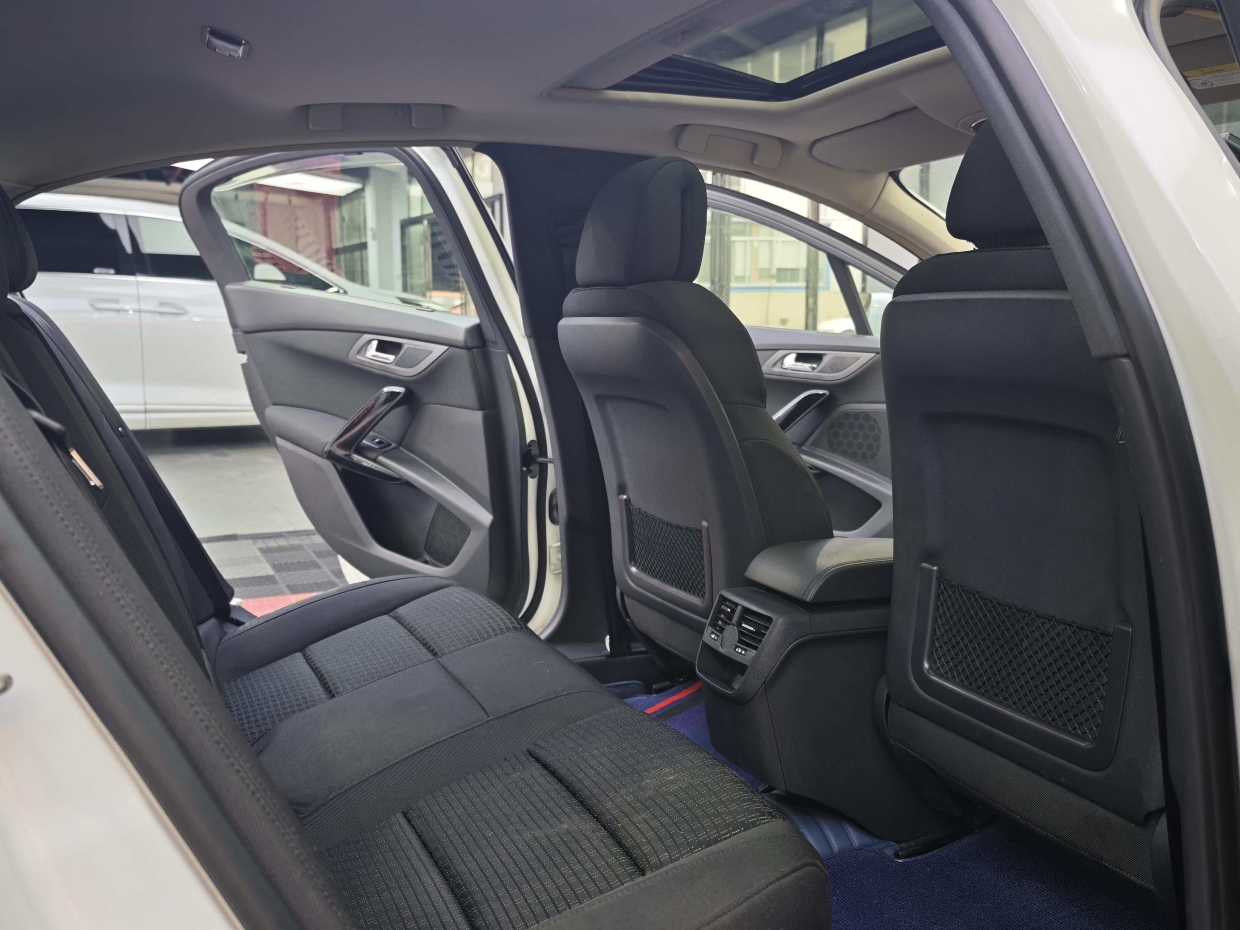 Peugeot 508 2013 thumb 12