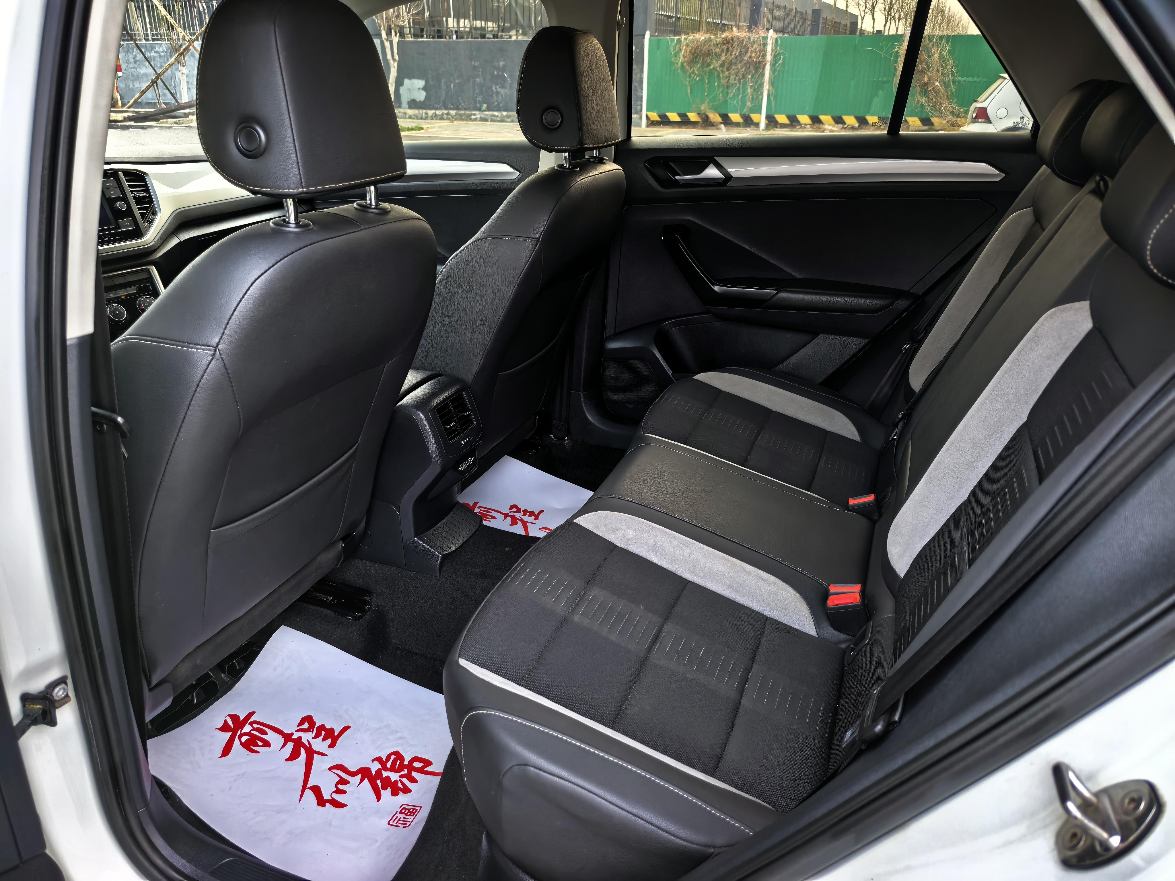 Volkswagen T-Roc 2020 thumb 7