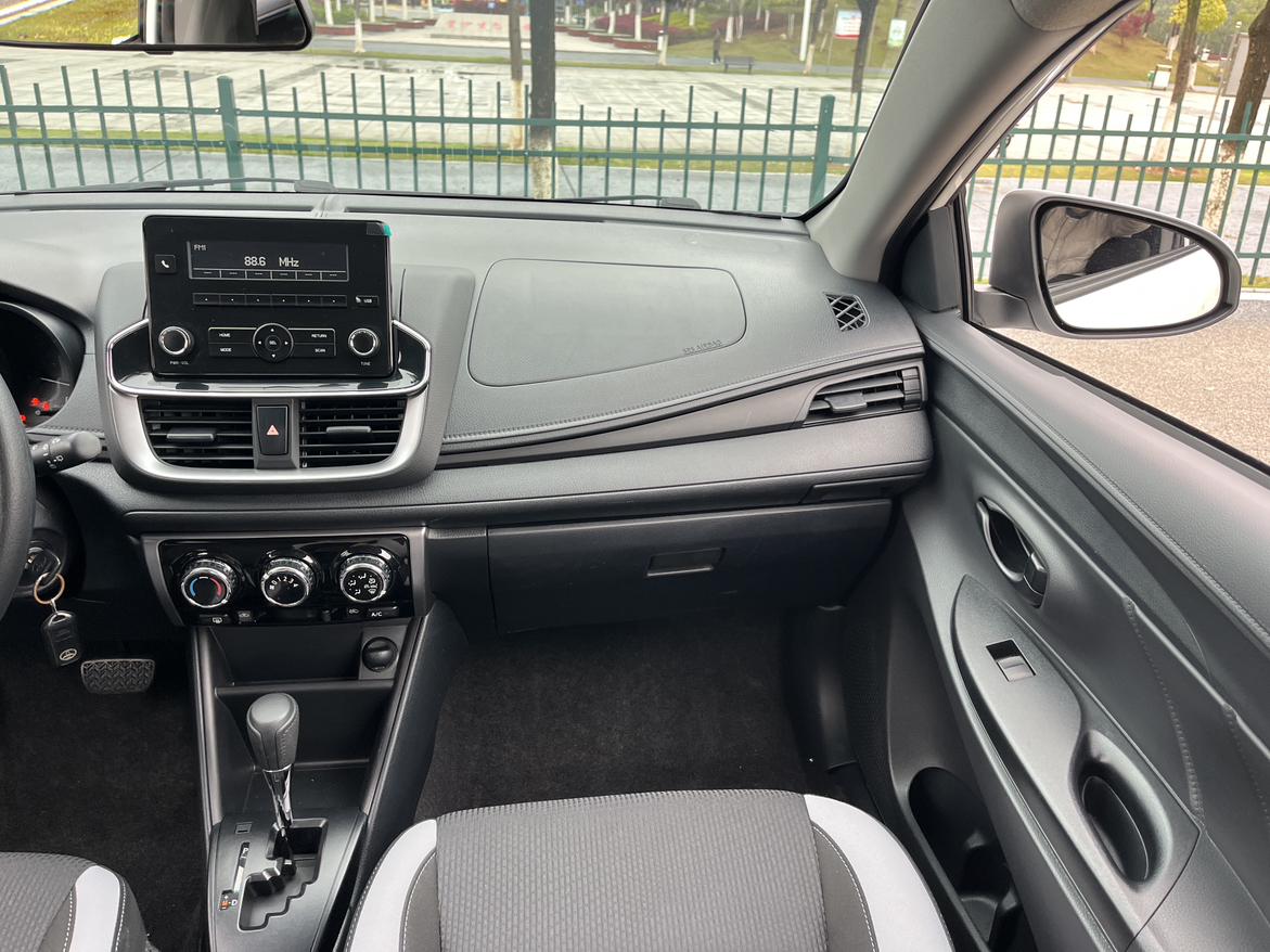 Toyota Yaris 2021 thumb 9