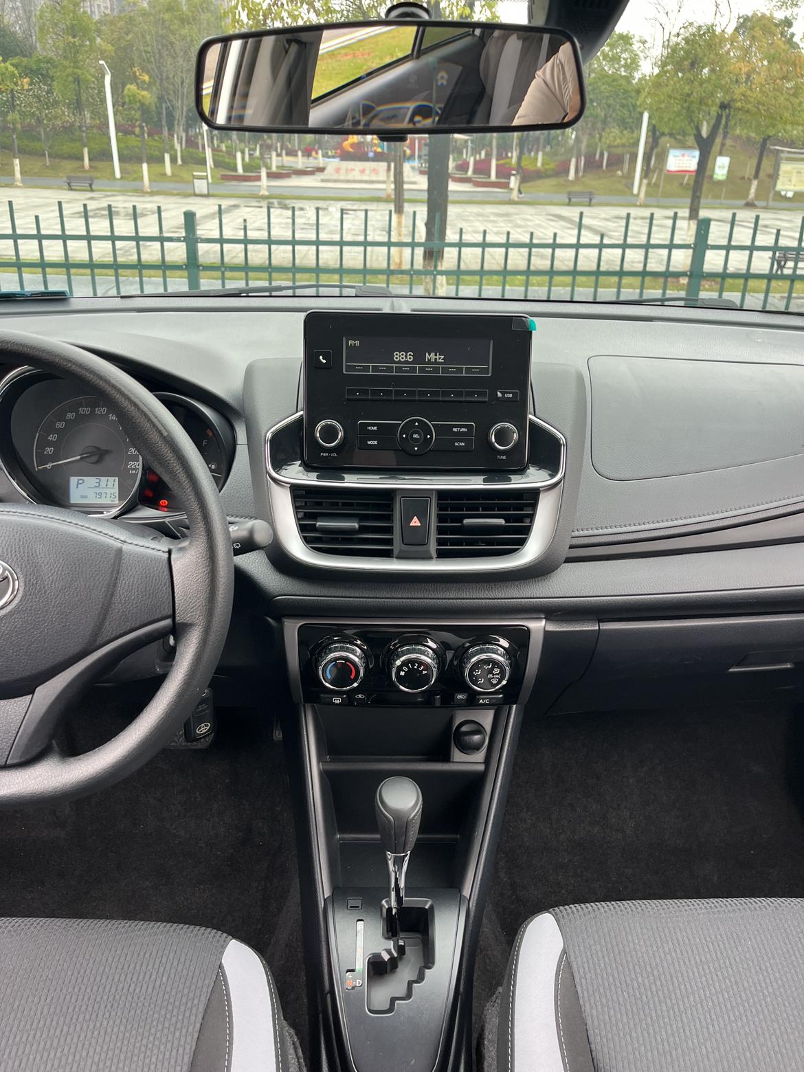 Toyota Yaris 2021 thumb 10