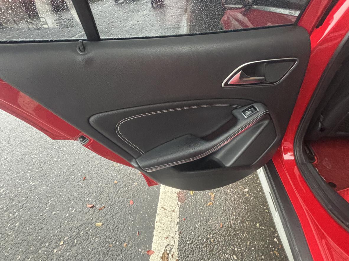 Mercedes-Benz GLA 2016 thumb 8
