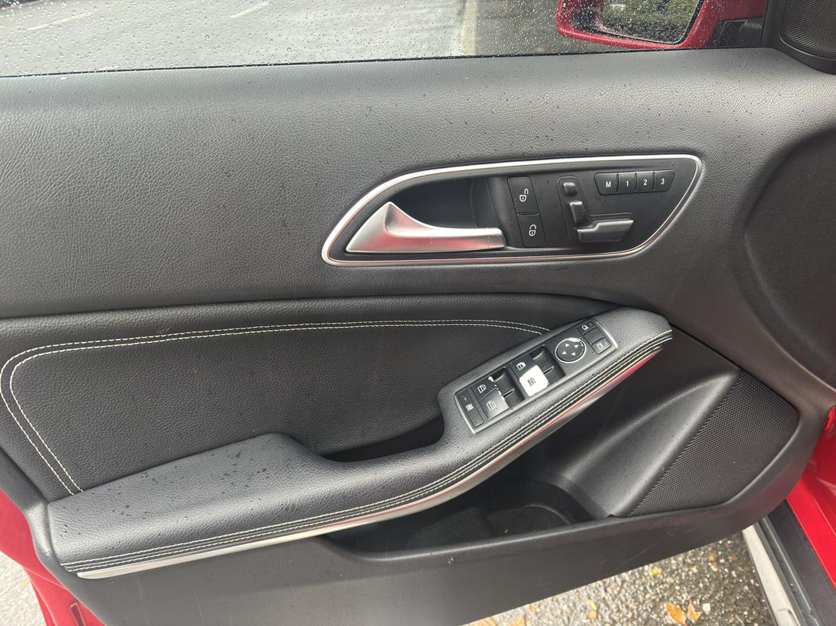 Mercedes-Benz GLA 2016 thumb 12