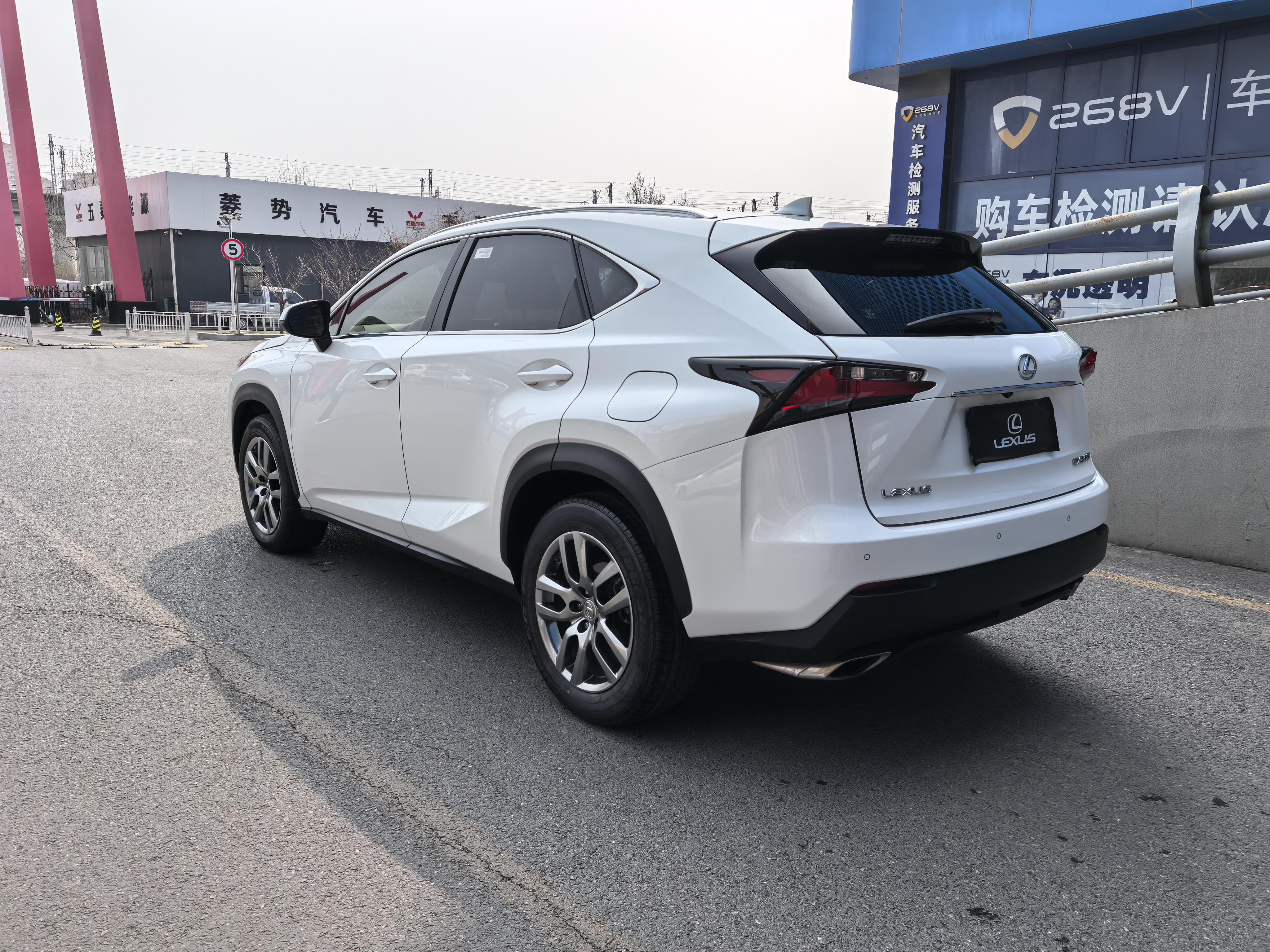 Lexus NX 2015 thumb 2