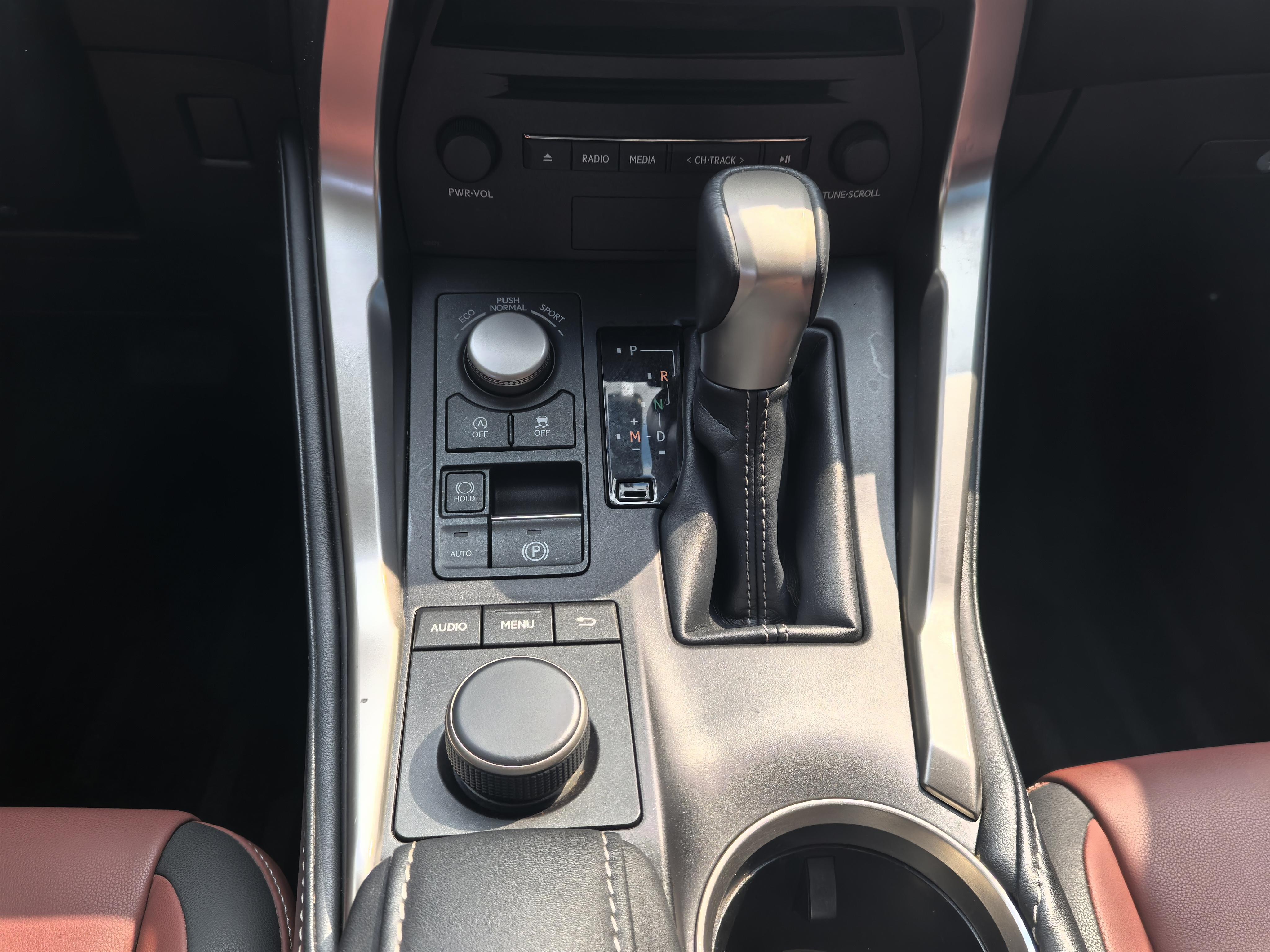 Lexus NX 2015 thumb 10