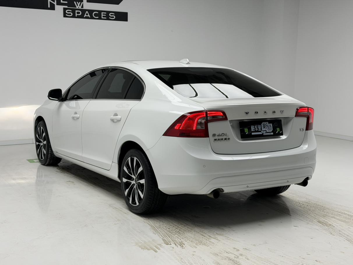 Volvo S60 2019 thumb 3