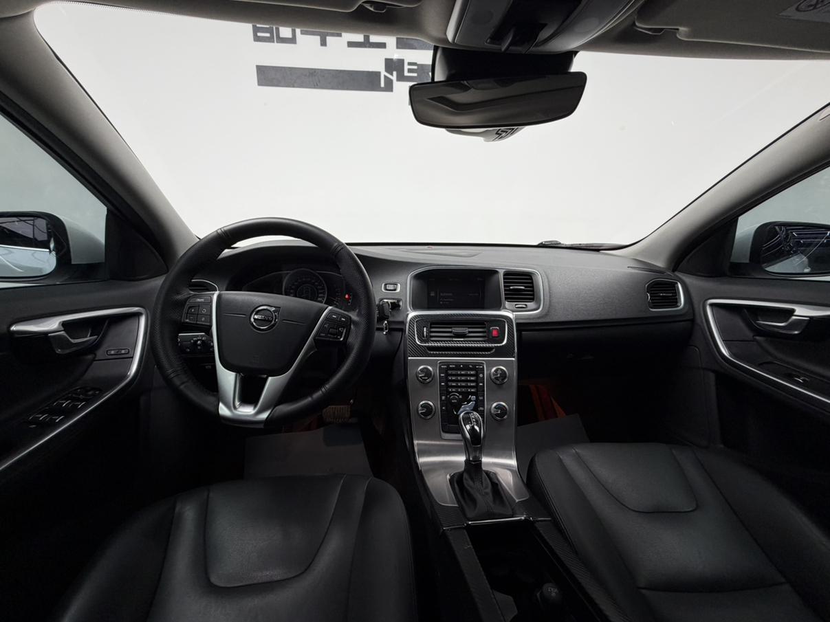 Volvo S60 2019 thumb 8