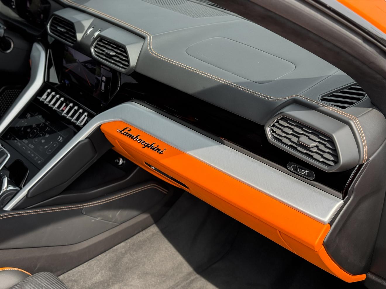 Lamborghini Urus 2023 thumb 6
