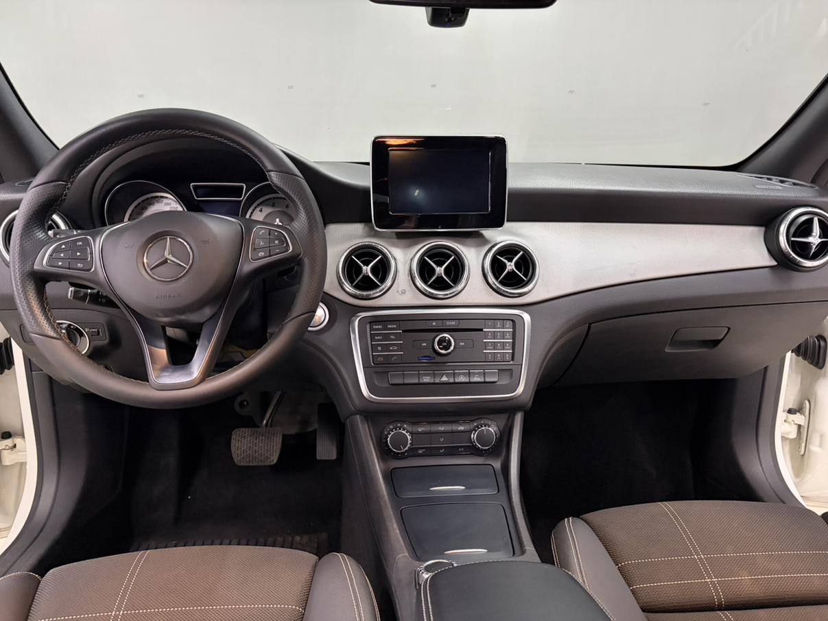 Mercedes-Benz CLA 2016 thumb 6