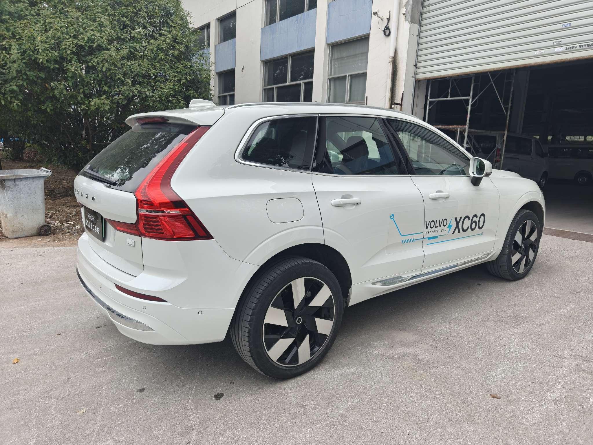 Volvo XC60 2025 thumb 2