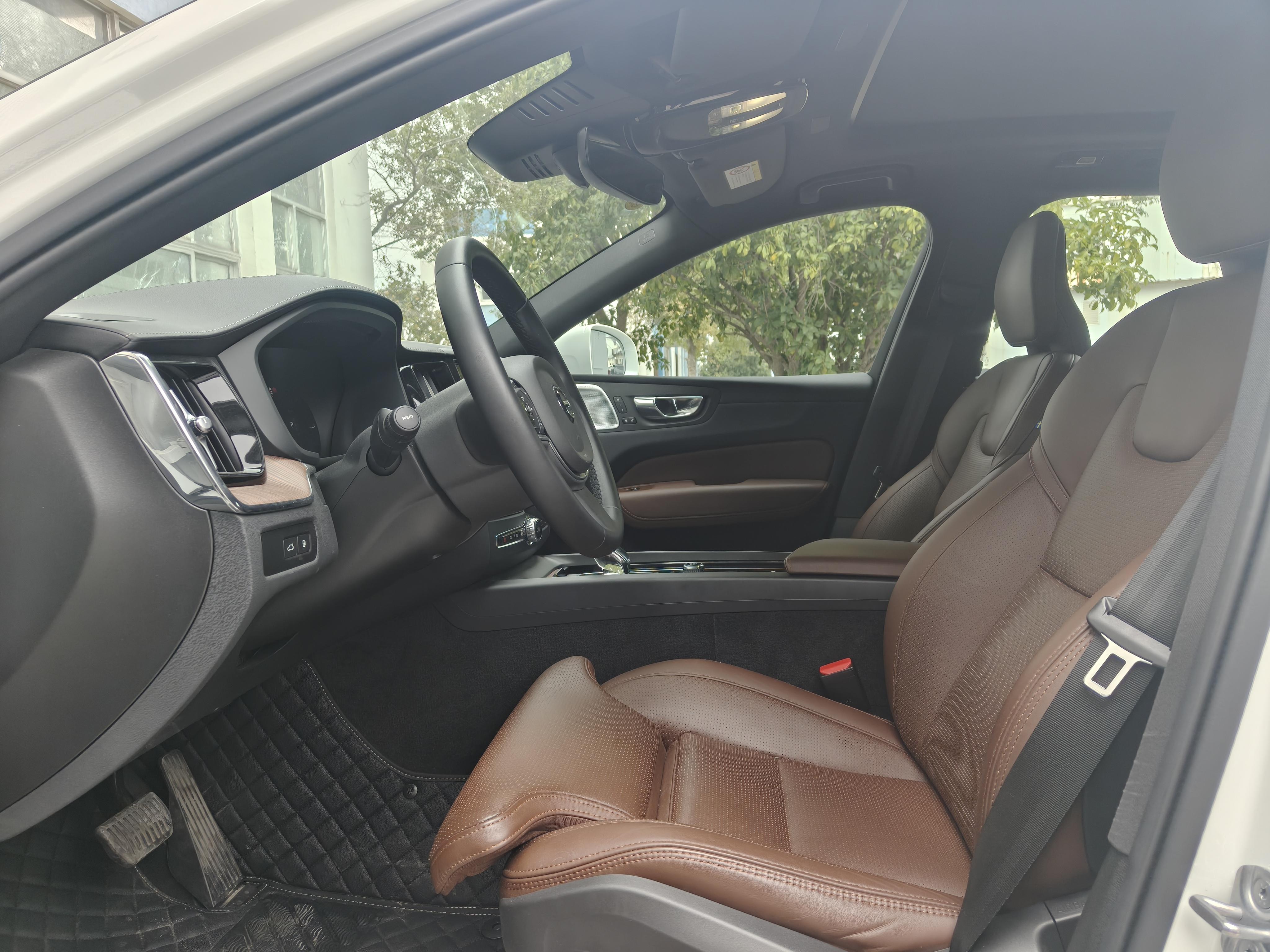 Volvo XC60 2025 thumb 8