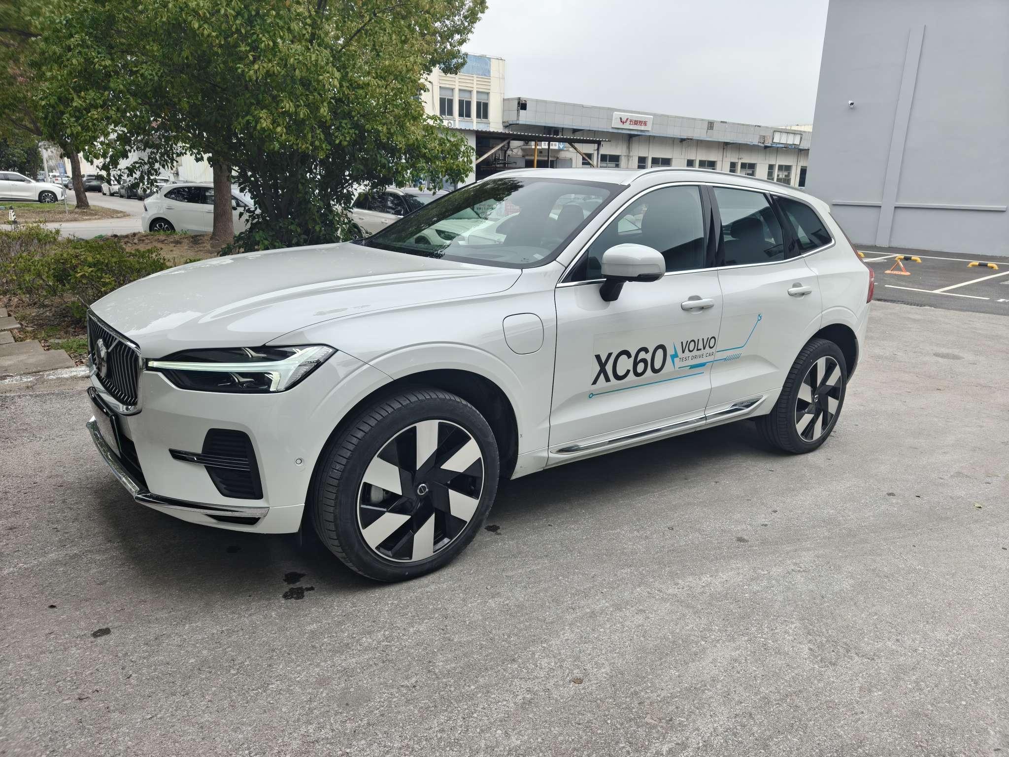 Volvo XC60 2025 thumb 10