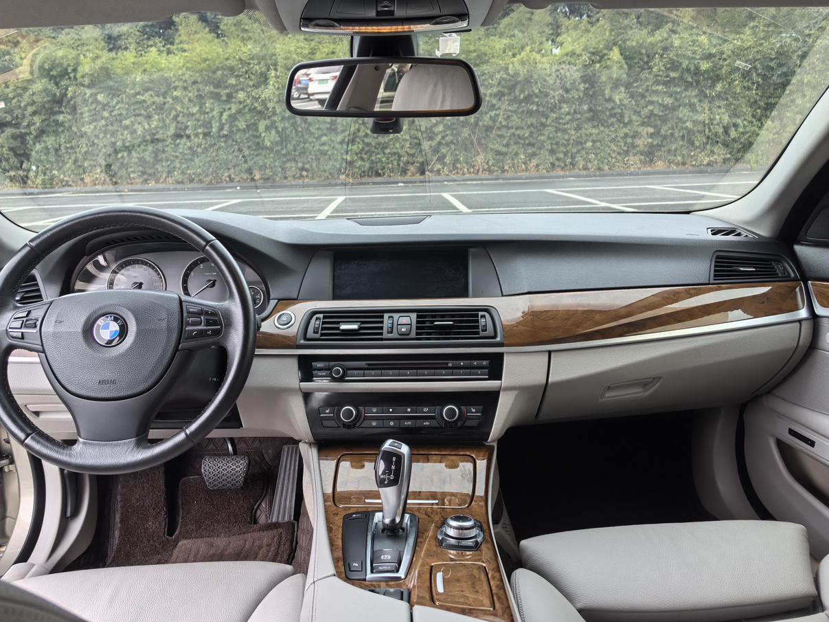 BMW 5 серии 2011 thumb 5