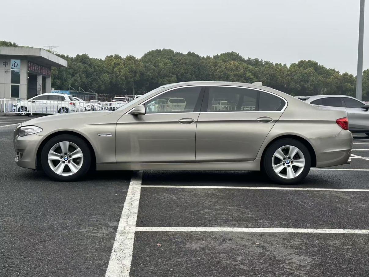 BMW 5 серии 2011 thumb 10
