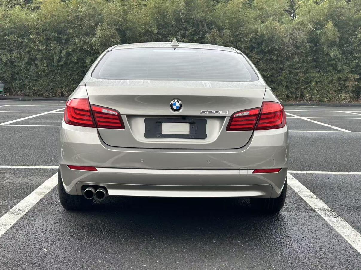 BMW 5 серии 2011 thumb 12