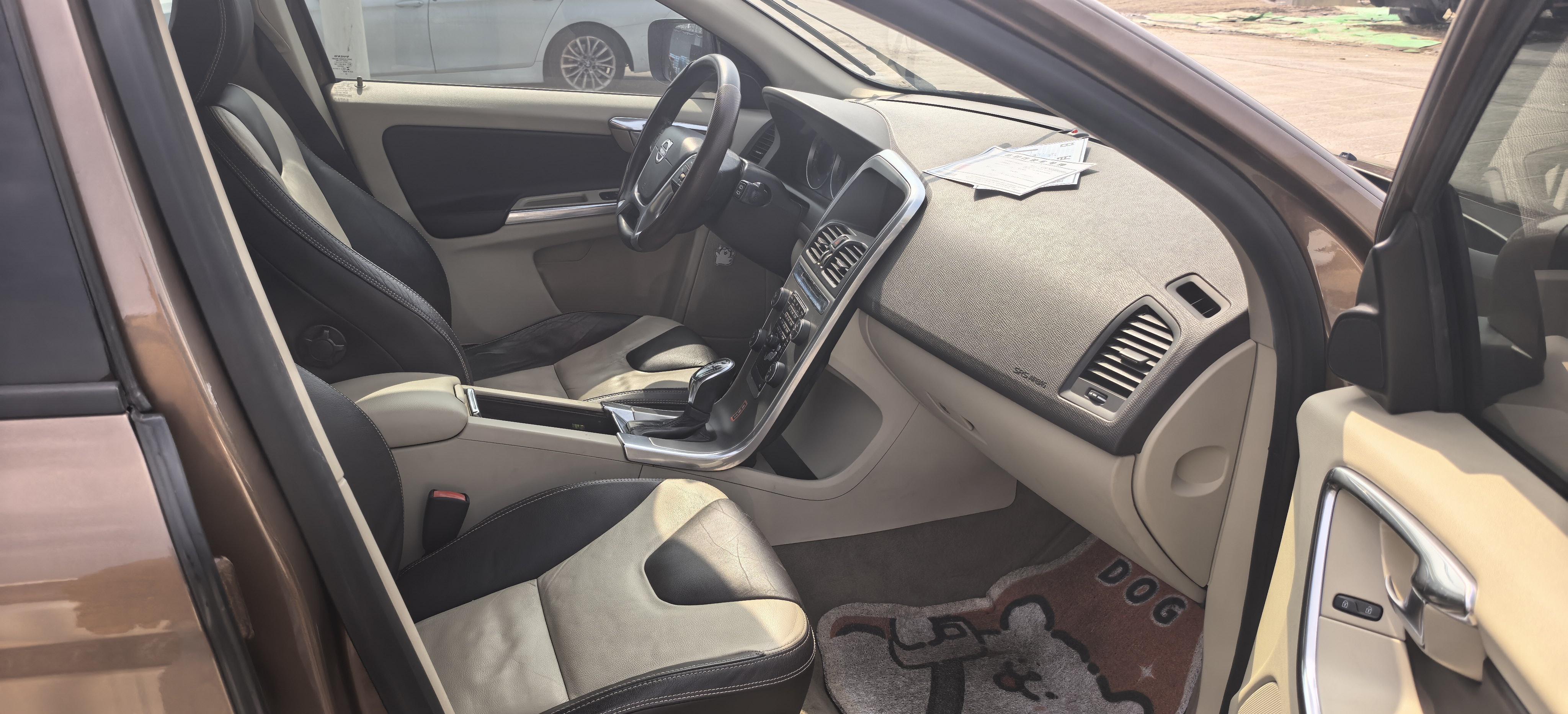 Volvo XC60 2013 thumb 4