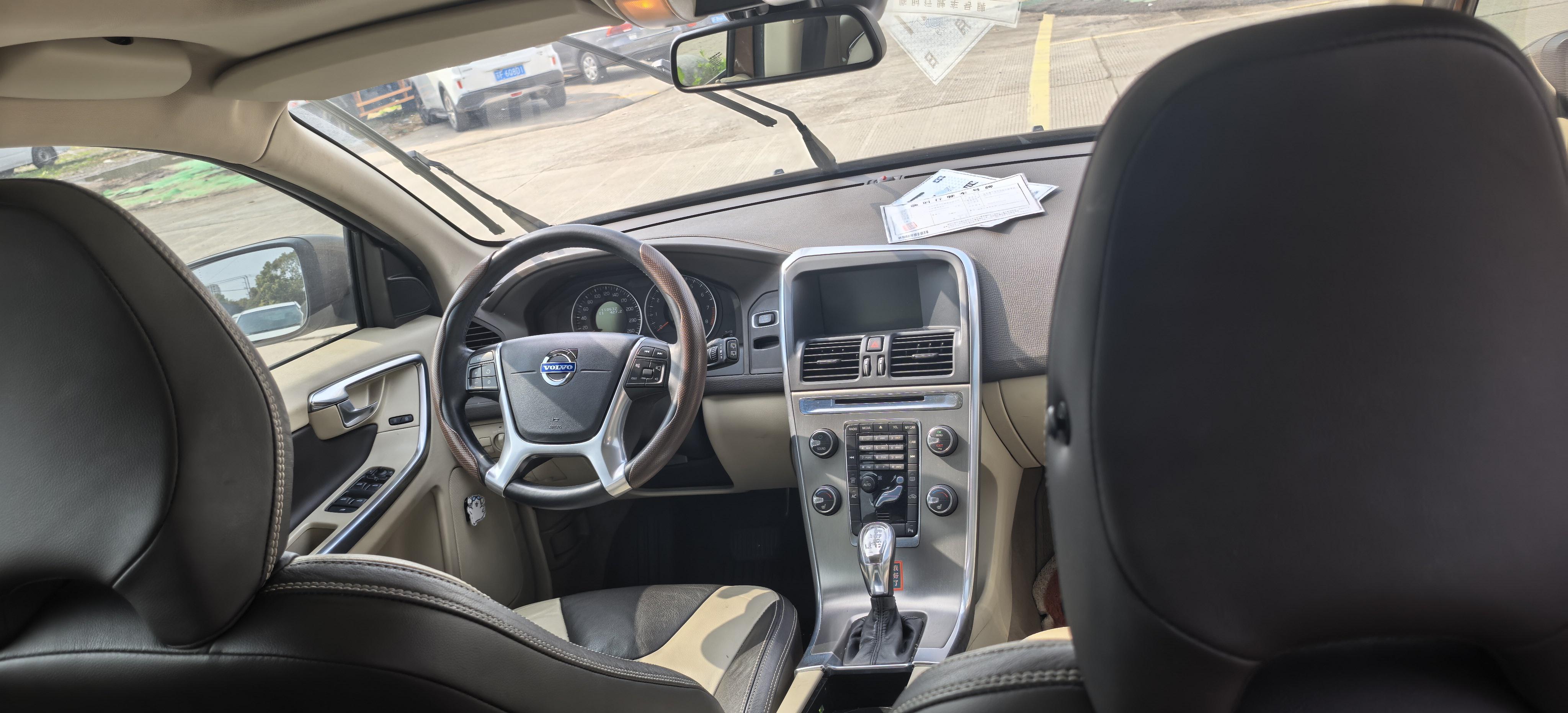 Volvo XC60 2013 thumb 6