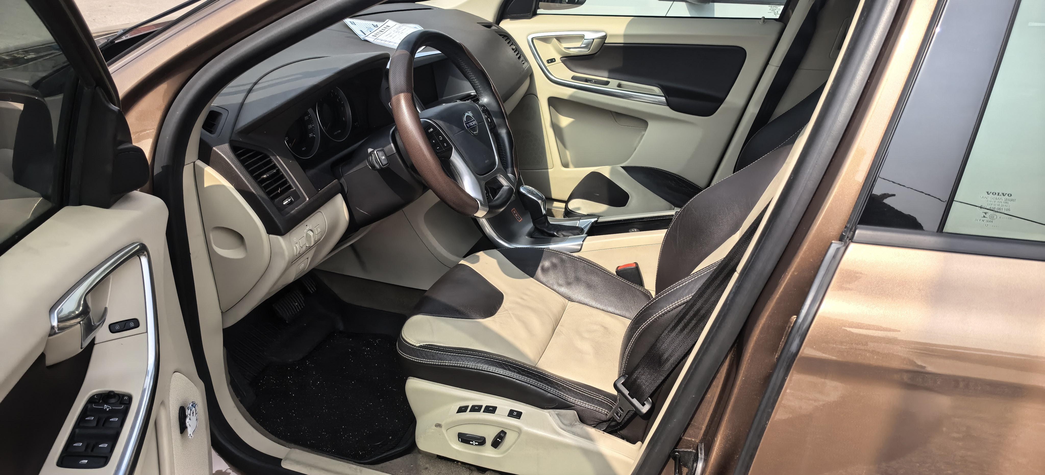 Volvo XC60 2013 thumb 9