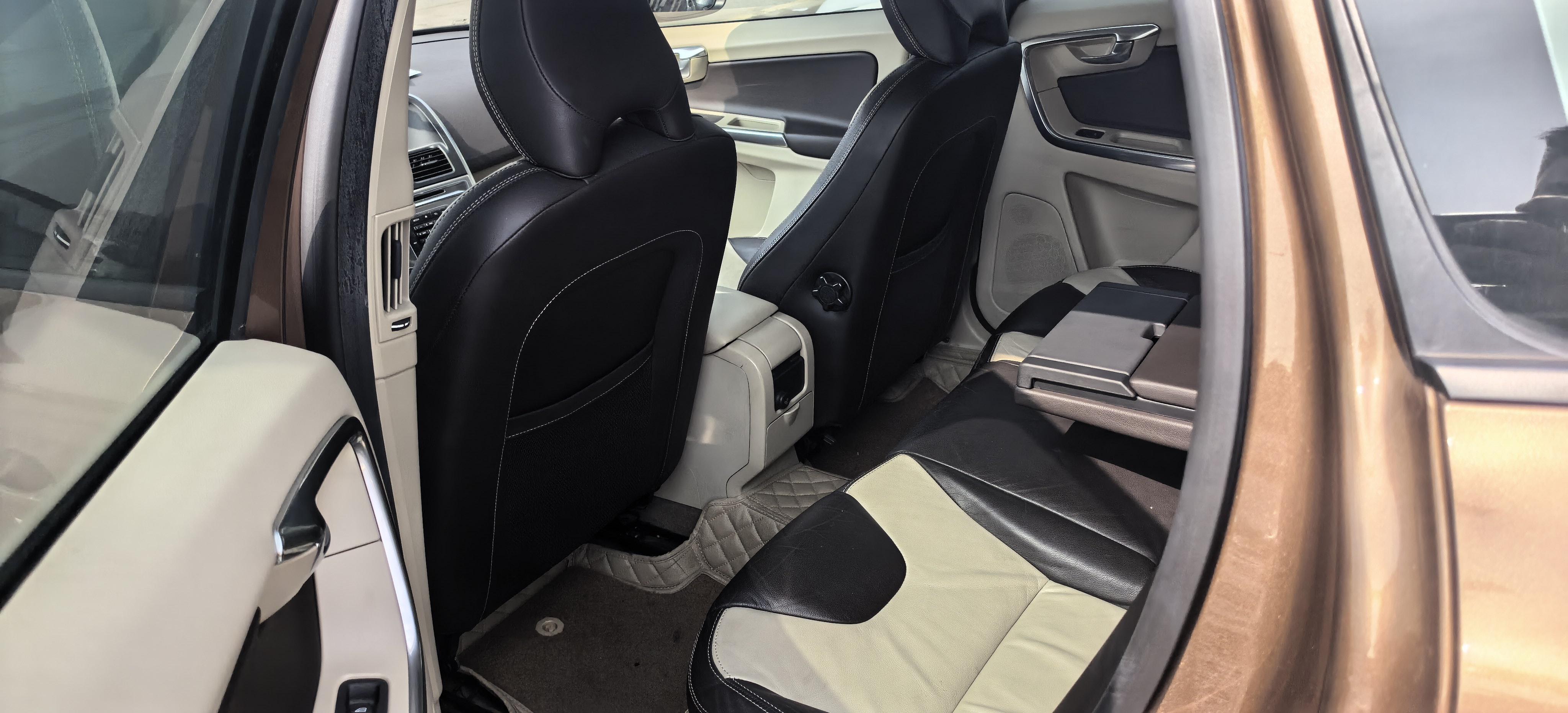 Volvo XC60 2013 thumb 10