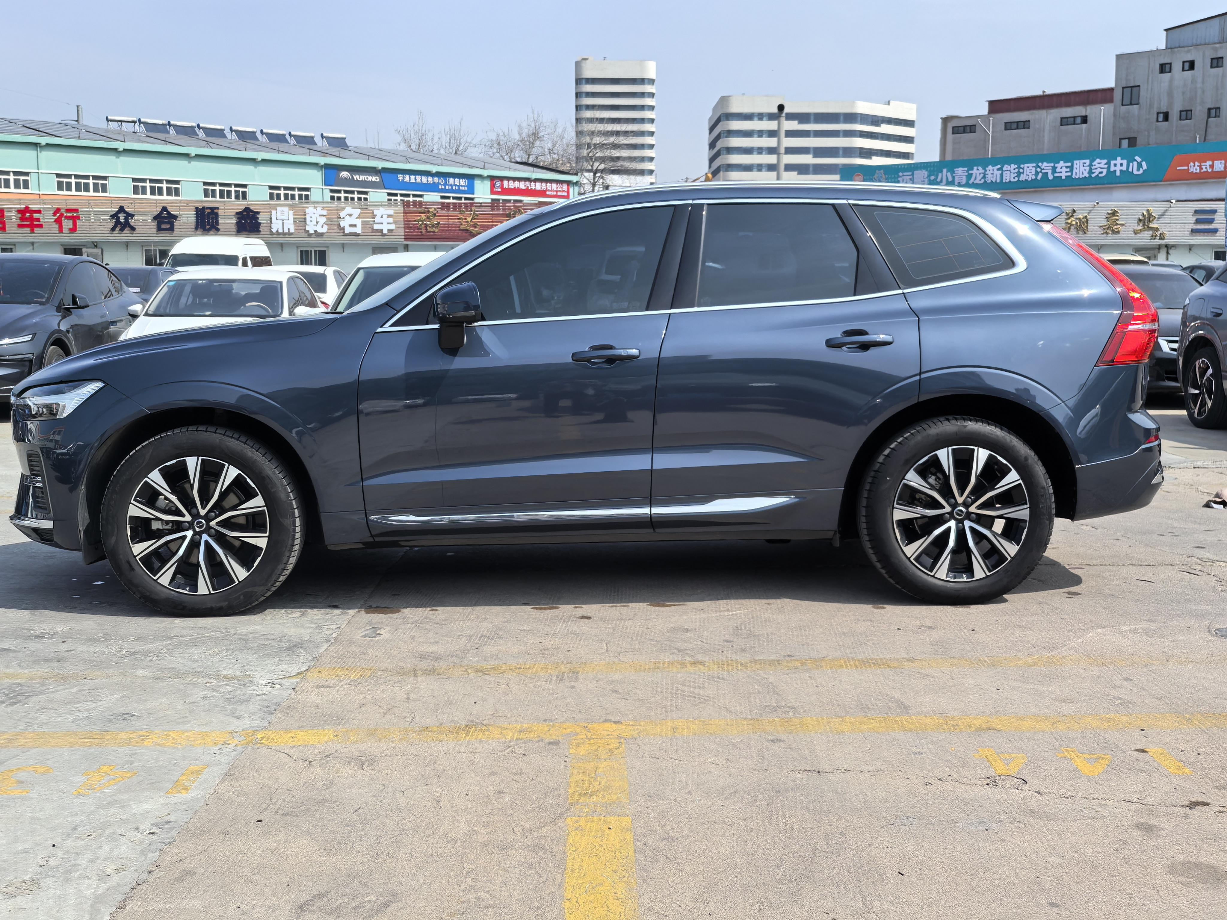 Volvo XC60 2023 thumb 2