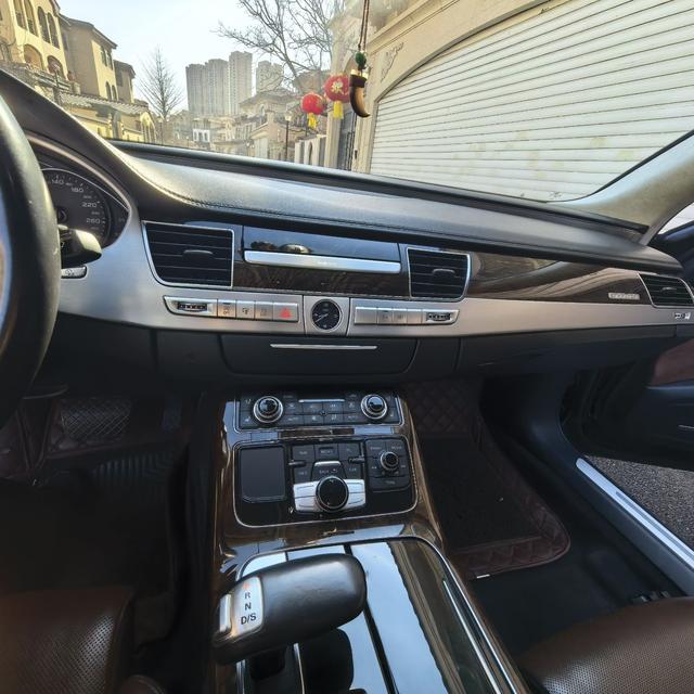 Audi A8 2012 thumb 3