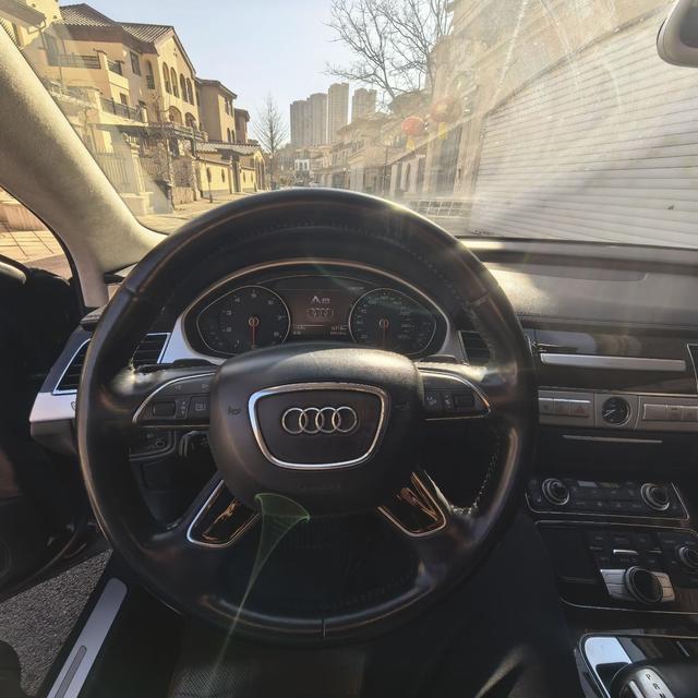 Audi A8 2012 thumb 4
