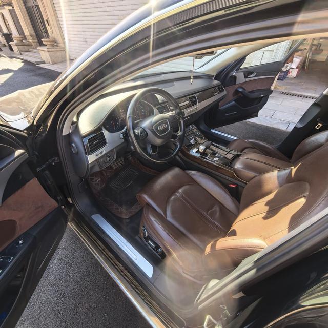 Audi A8 2012 thumb 5