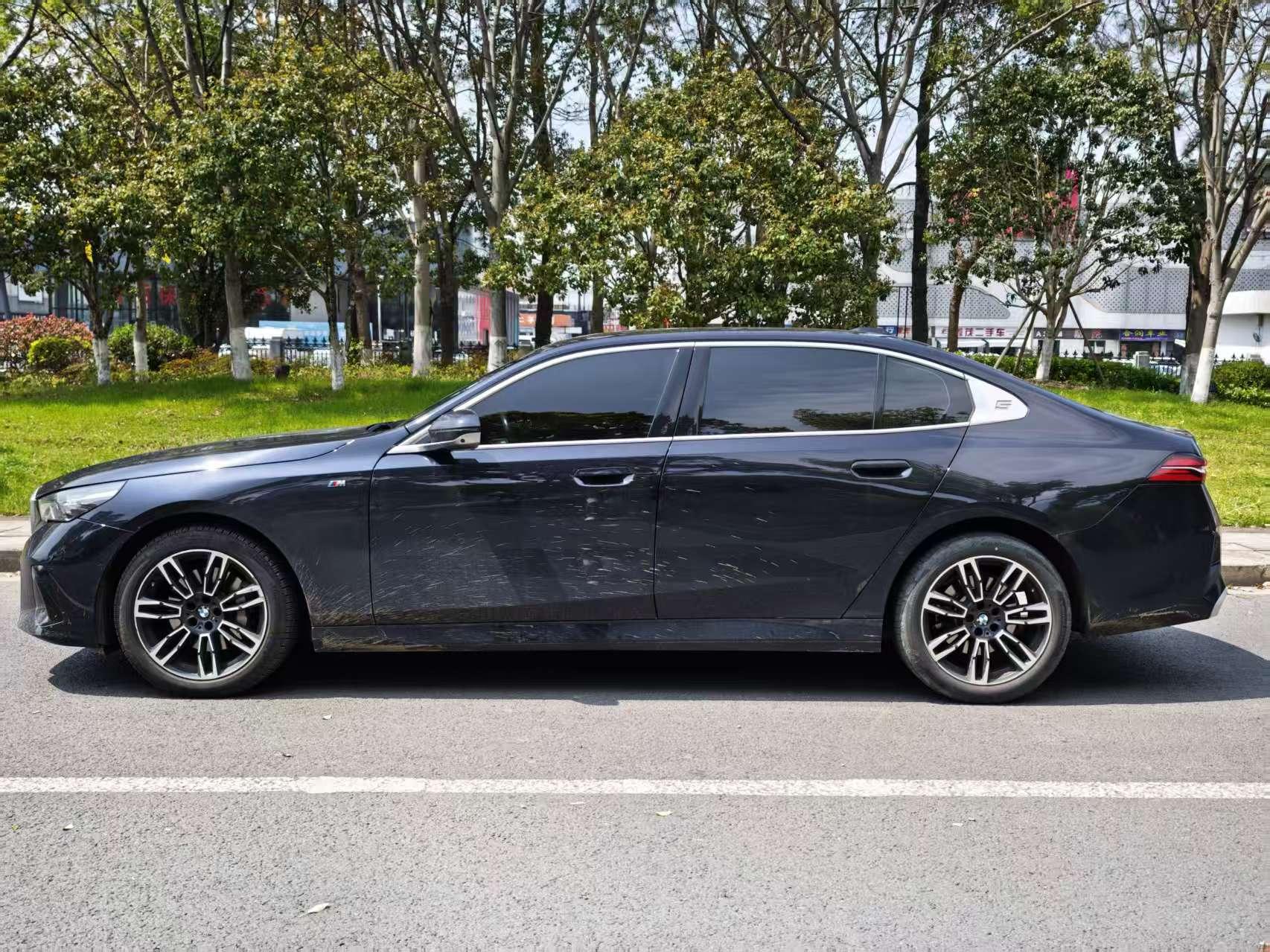 BMW 5 серии 2024 thumb 2