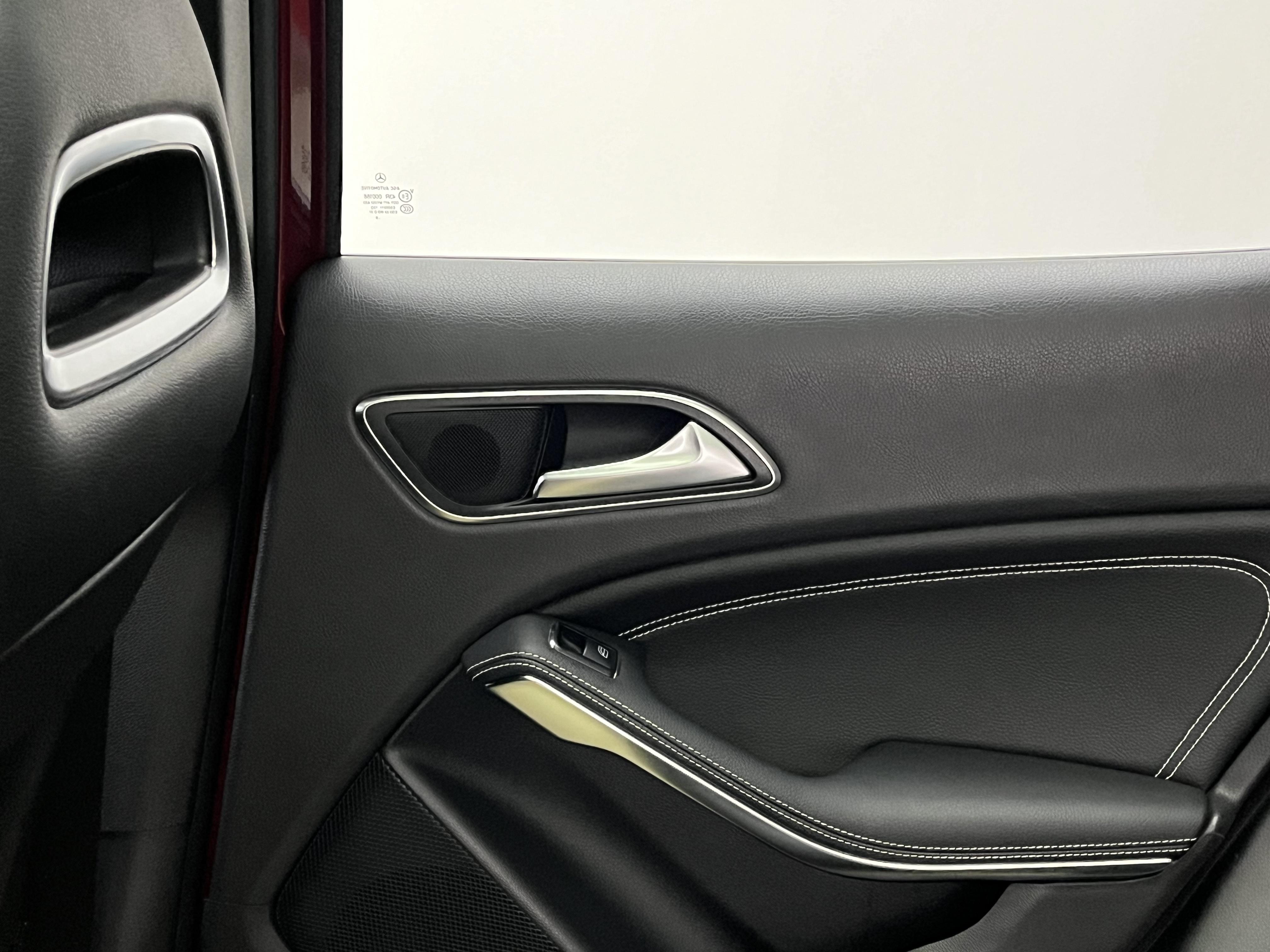 Mercedes-Benz GLA 2018 thumb 8