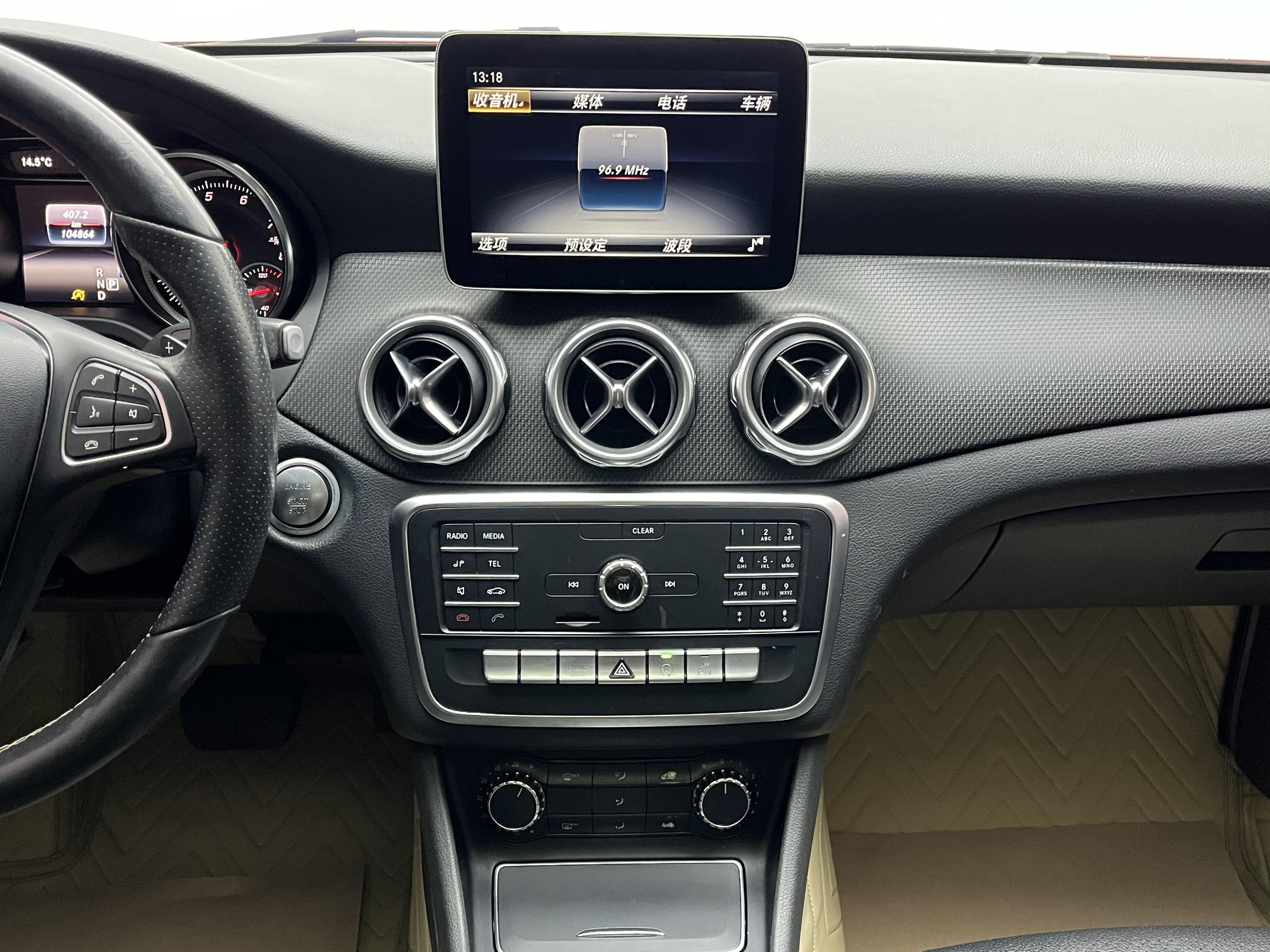 Mercedes-Benz GLA 2018 thumb 11
