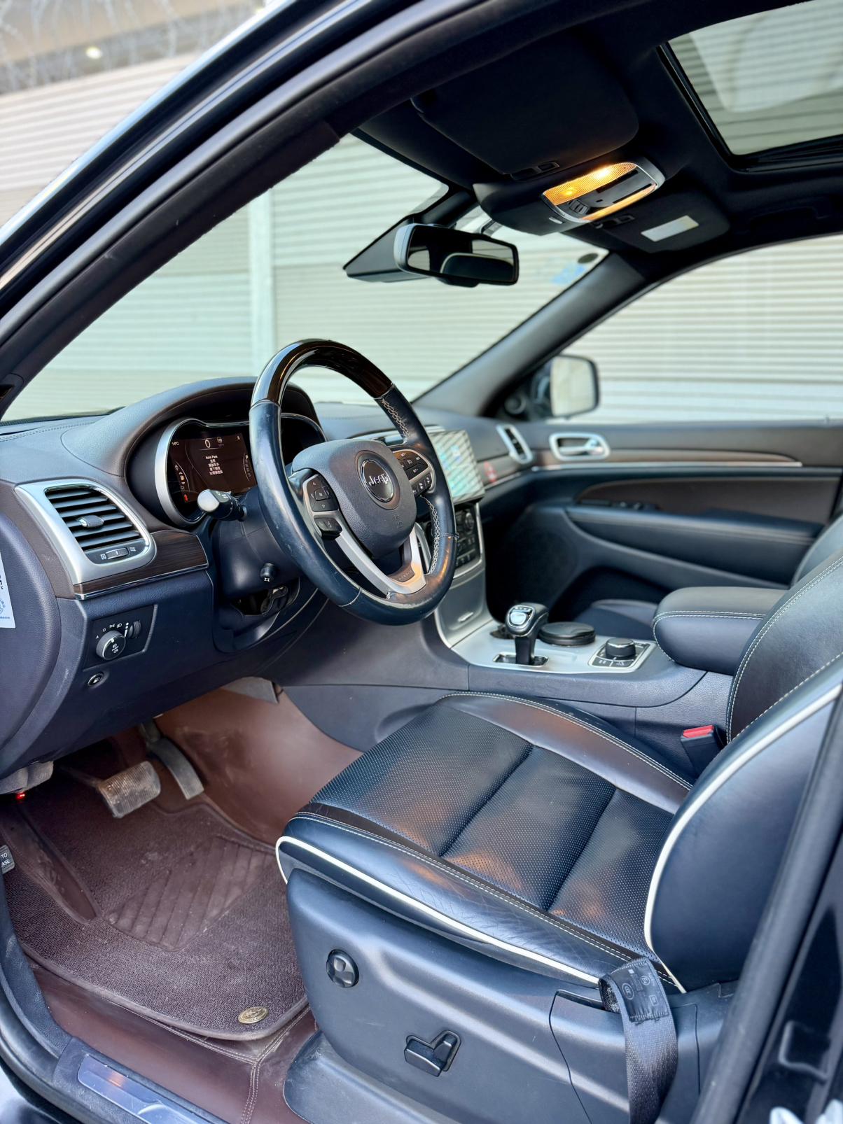 Jeep Grand Cherokee 2015 thumb 10