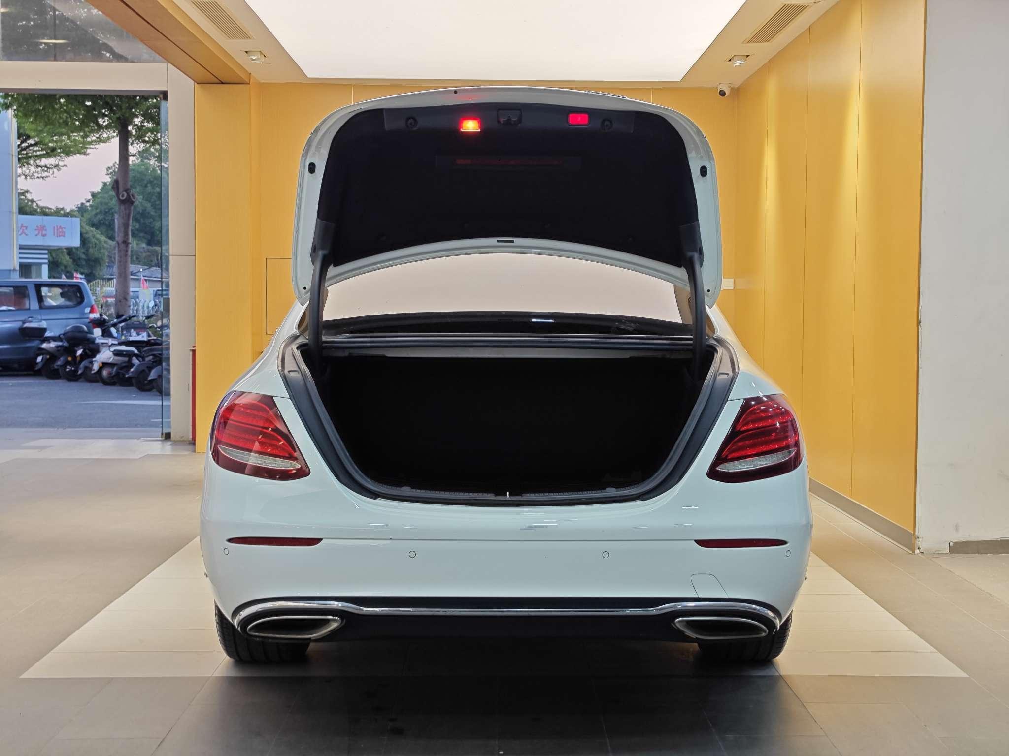 Mercedes-Benz E-Class 2016 thumb 10