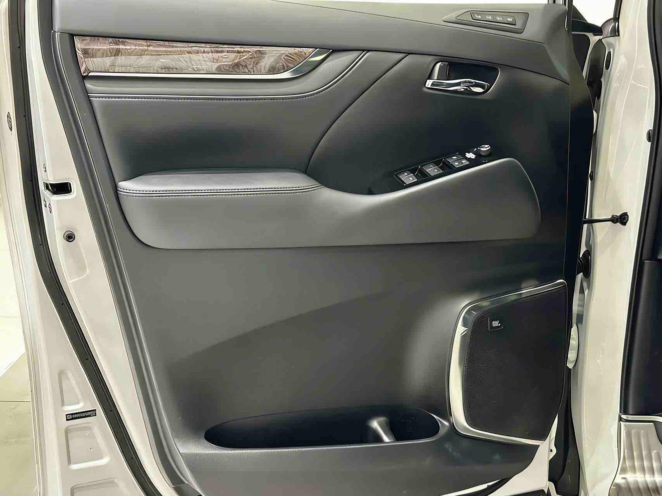 Toyota Alphard 2023 thumb 6