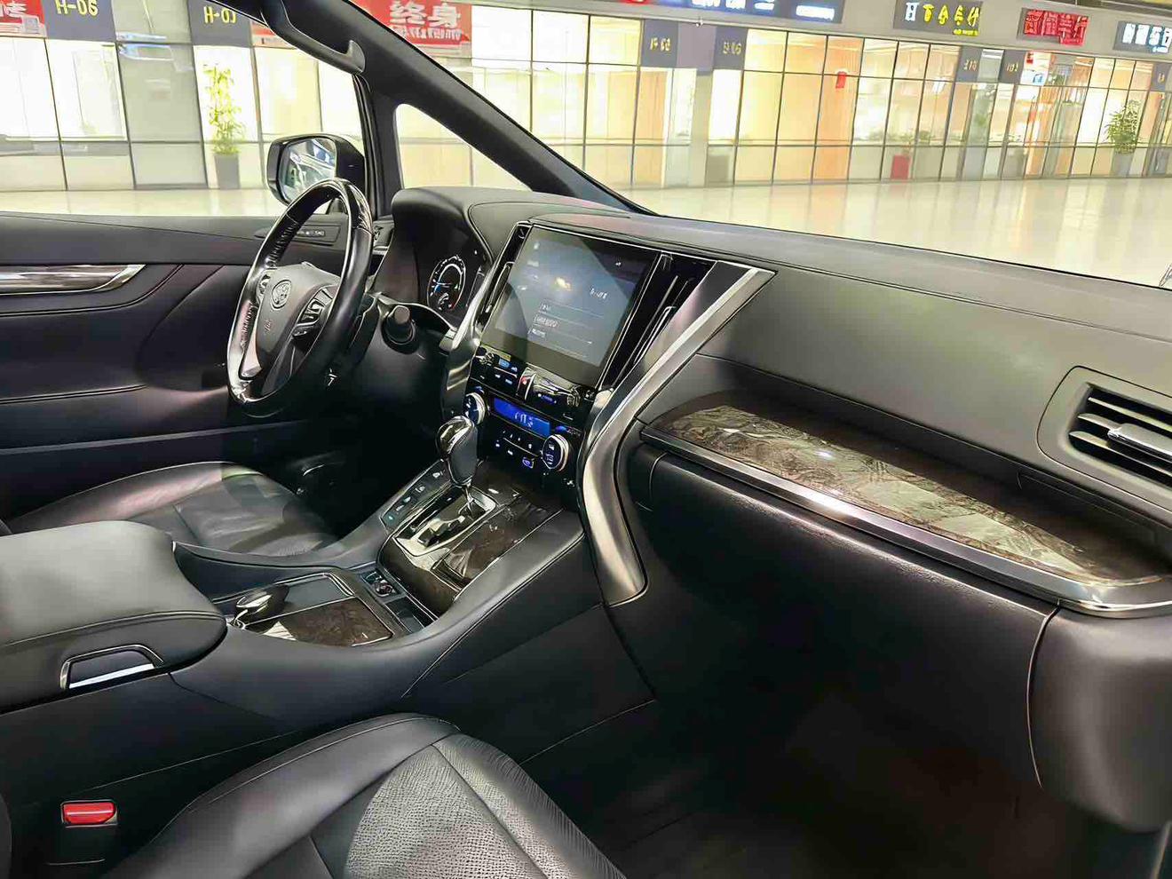 Toyota Alphard 2023 thumb 7