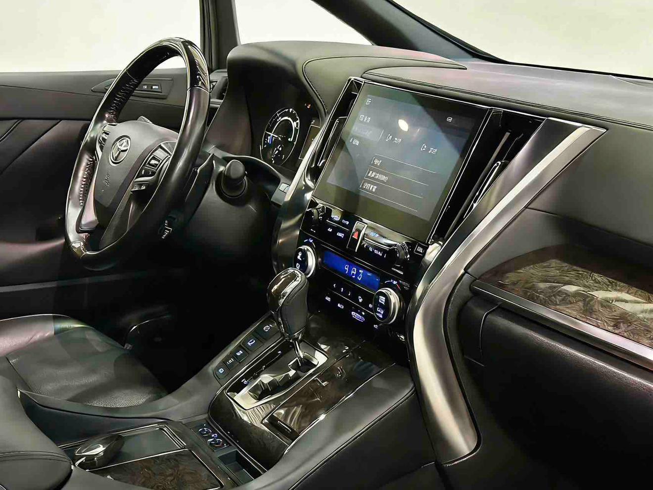 Toyota Alphard 2023 thumb 9