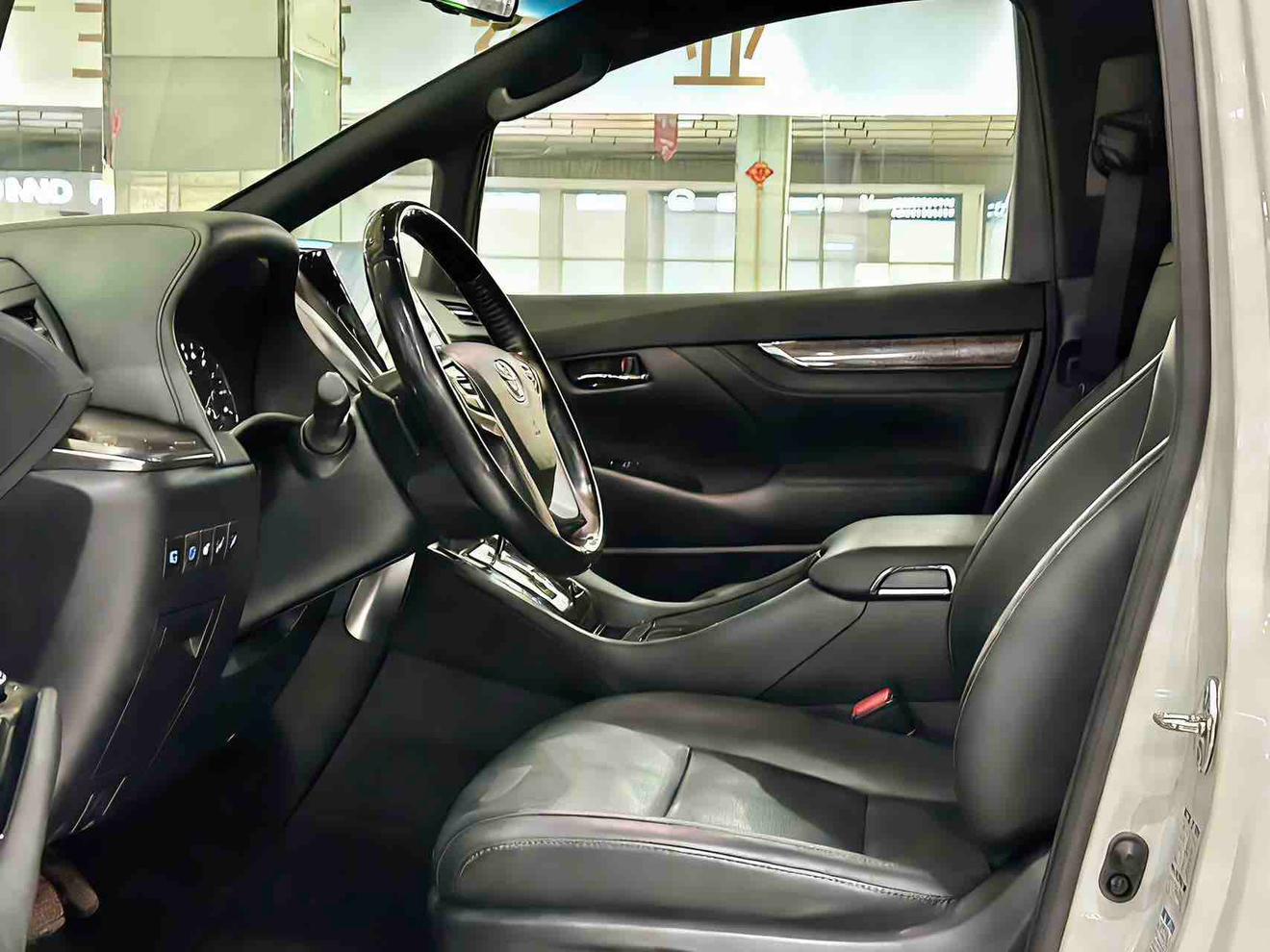 Toyota Alphard 2023 thumb 11