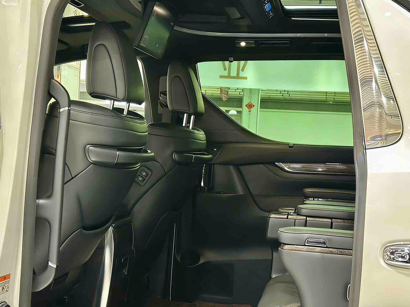 Toyota Alphard 2023 thumb 12